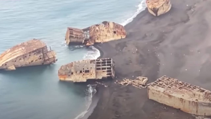 Volcán, barcos, Japón a.jpg