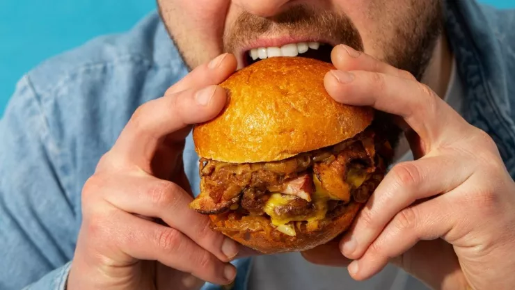 Se negó a pagar 30 pesos y desató una agresión que dejó heridos en Cochabamba, Bolivia