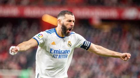 Karim Benzema celebra un gol con el Real Madrid