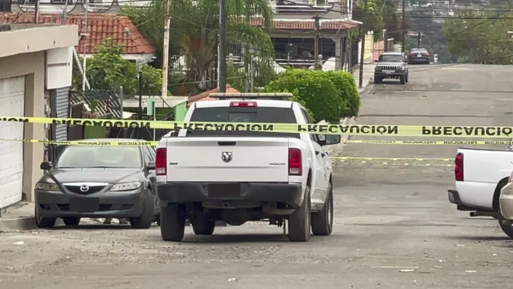 VIDEO Localizan cuerpo encobijado en la colonia Postal en Tijuana