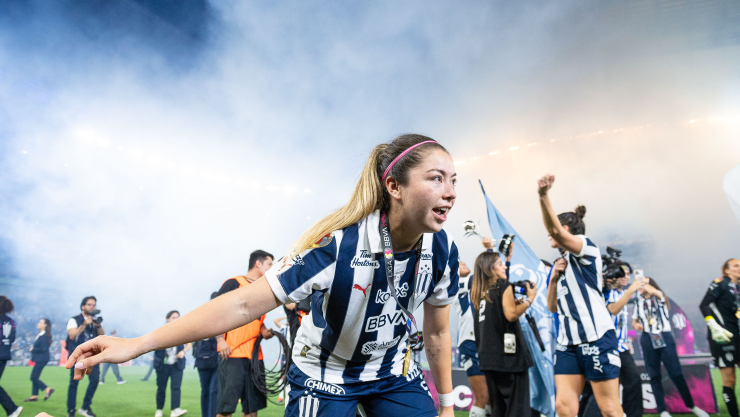 Katty Mart&iacute;nez festeja t&iacute;tulo con Rayadas