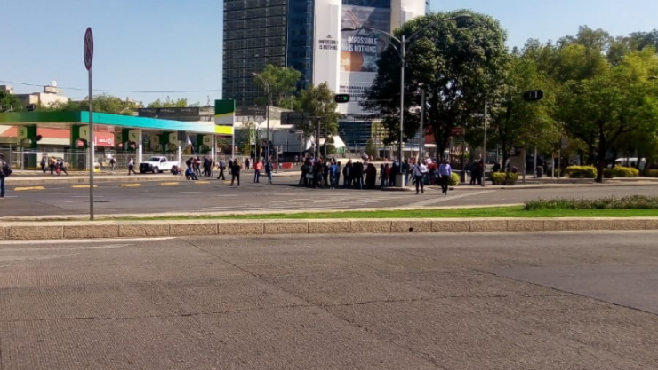 Trabajadores del SME piden audiencia con Bartlett por lo que se movilizan en CDMX