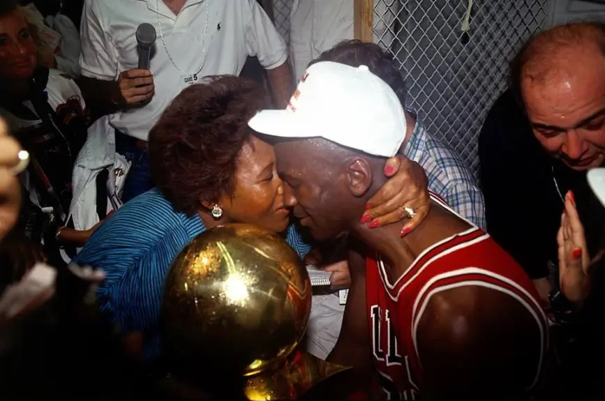 Deloris Jordan y Michael Jordan