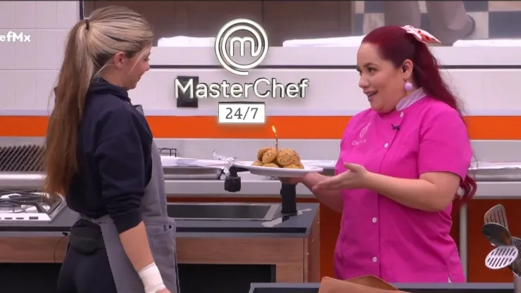 Daniela recibe TIERNA sorpresa de cumpleaños luego del reto de chocoflanes.