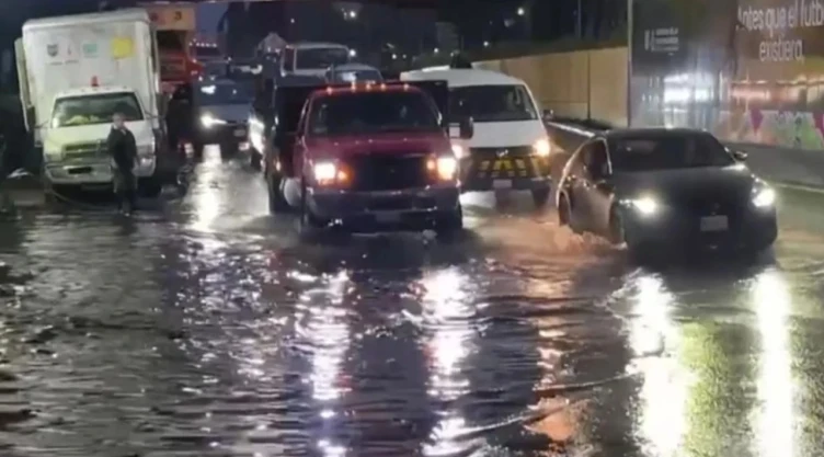 Intensas-lluvias-azotan-a-la-CDMX-HOY_-Activan-alerta-naranja-en-estas-alcaldías-por-tormentas-y-gr.webp