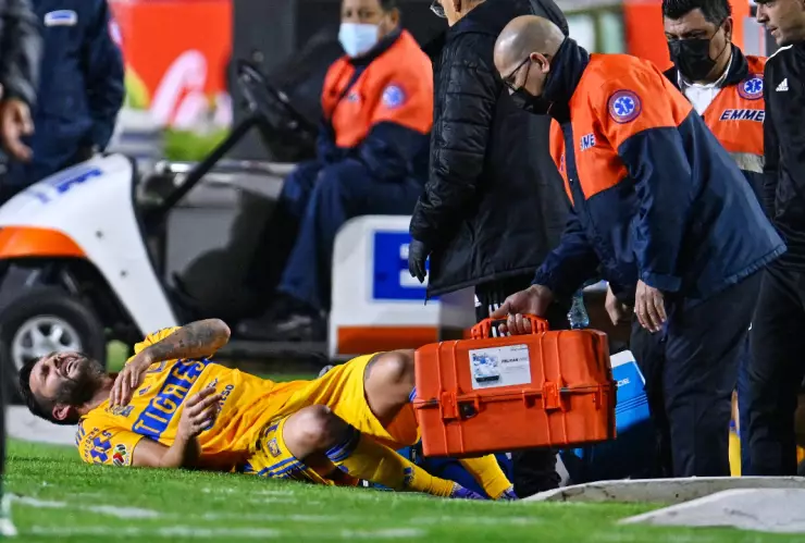 Gignac es hospitalizado tras recibir balonazo