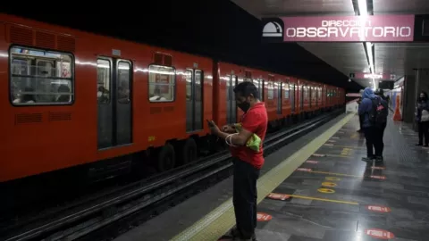 Rescatan con vida a usuario del Metro que se arrojó a las vías de la estación Cuauhtémoc