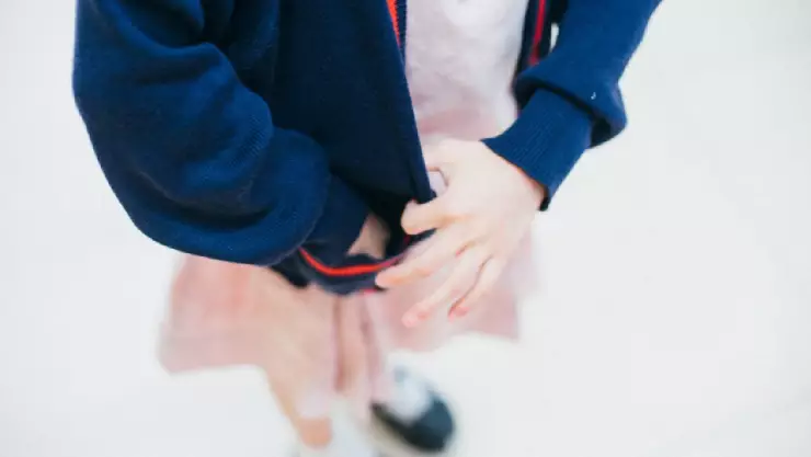 Niñas practican reto viral de TikTok de la viagra con sus compañeros