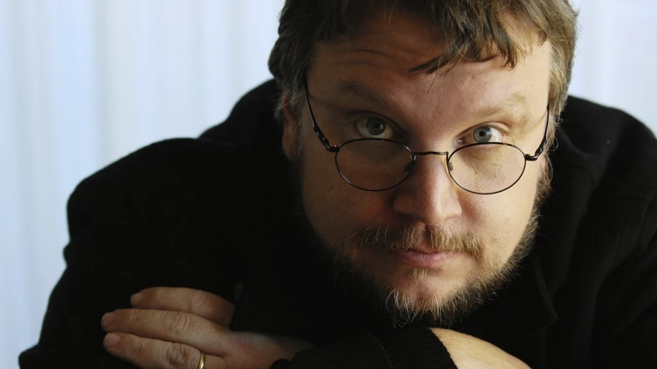Guillermo del Toro dirige la cinta Cumbre escarlata