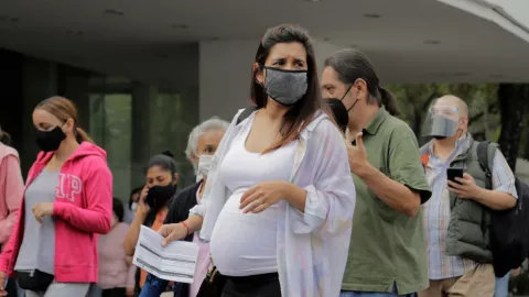 Embarazadas no podrán entrar a negocios en Nuevo León por COVID-19