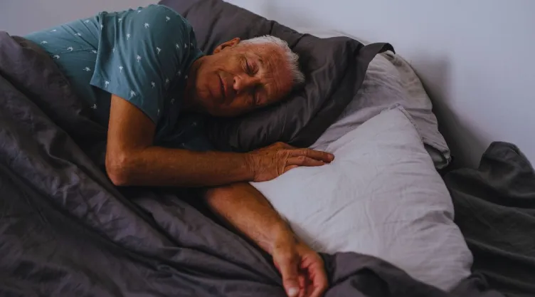 Esta es la hora en la que debes despertarte para estar saludable después de los 60