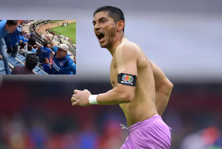 Jesús Corona celebrando triunfo de Cruz Azul en Liga MX