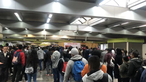 Retrasos y caos en L&iacute;nea 3 tras lluvias