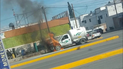 incendio-pipa-gas-saltillo-evacuacion-control-fuego