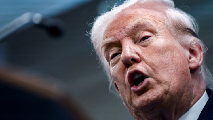 El presidente de Estados Unidos, Donald Trump, habla durante una conferencia de prensa en la Sala de Prensa James S. Brady de la Casa Blanca en Washington, D.C., EE. UU., el 6 de abril de 2026.