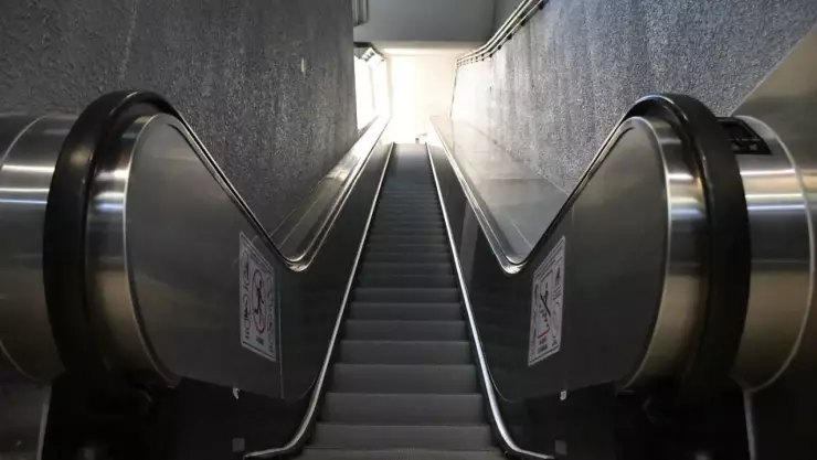 Escaleras metro Santa Anita