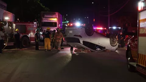 FOTOS: Conductor se queda dormido y termina volcado en Puerto Vallarta; así fue como ocurrió