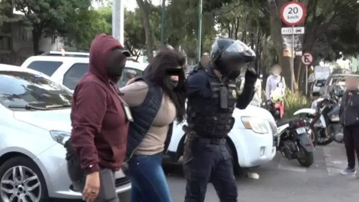 mujer vende armas iztapalapa .jpg