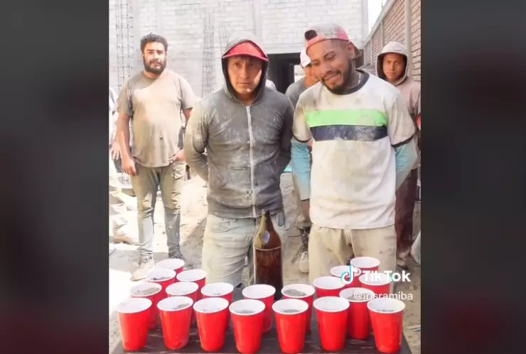 VIDEO: Albañiles responden preguntas de cultura general en TikTok
