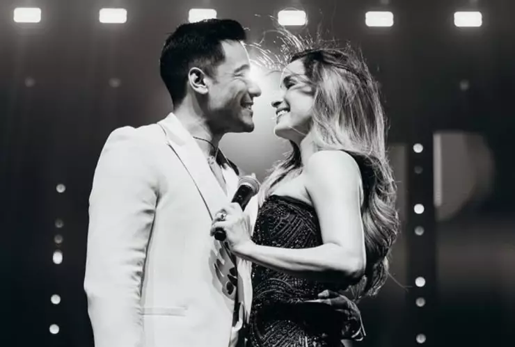 La romántica razón por la que Carlos Rivera y Cynthia Rodríguez tuvieron una boda de ensueño en los viñedos de España.jpg