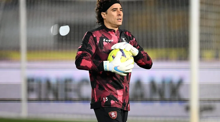Memo Ochoa.jpg
