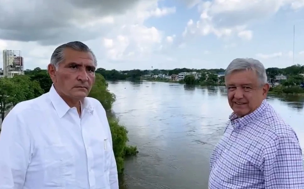 A través de un video publicado en redes sociales, AMLO en compañía del gobernador de Tabasco, Adán Augusto López, informó acerca de estos decesos.