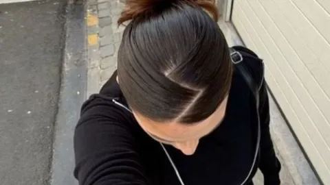 Los peinados del estilo clean look tienden a dañar la raíz de tu cabello sin que lo notes