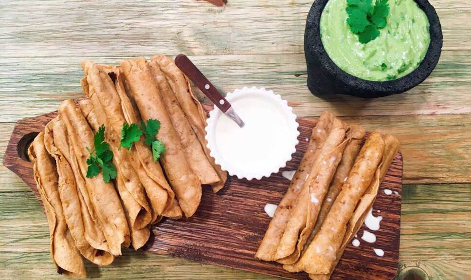 Receta Flautas de barbacoa Cocineros Mexicanos