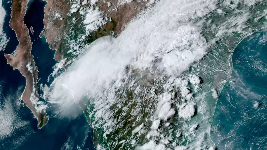 Tormenta tropical Ileana cerca de Topolobampo