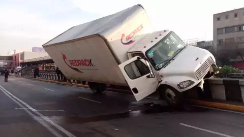 camion choque tlalpan portales.jpg