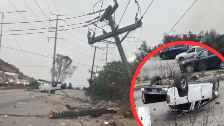 Tijuana: Pick-up volcada en libramiento Rosas Magallón causa daños y cierre vial
