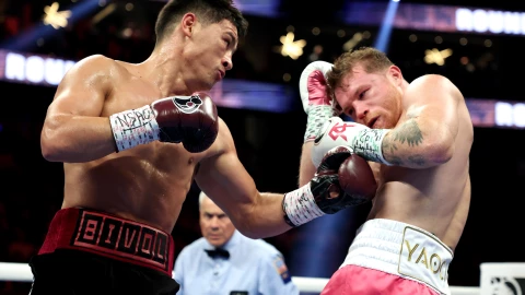 Canelo Alvarez v Dmitry Bivol round 4 EN VIVO