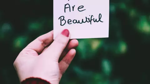 Los mantras positivos ayudan a atraer buena energía durante toda la jornada