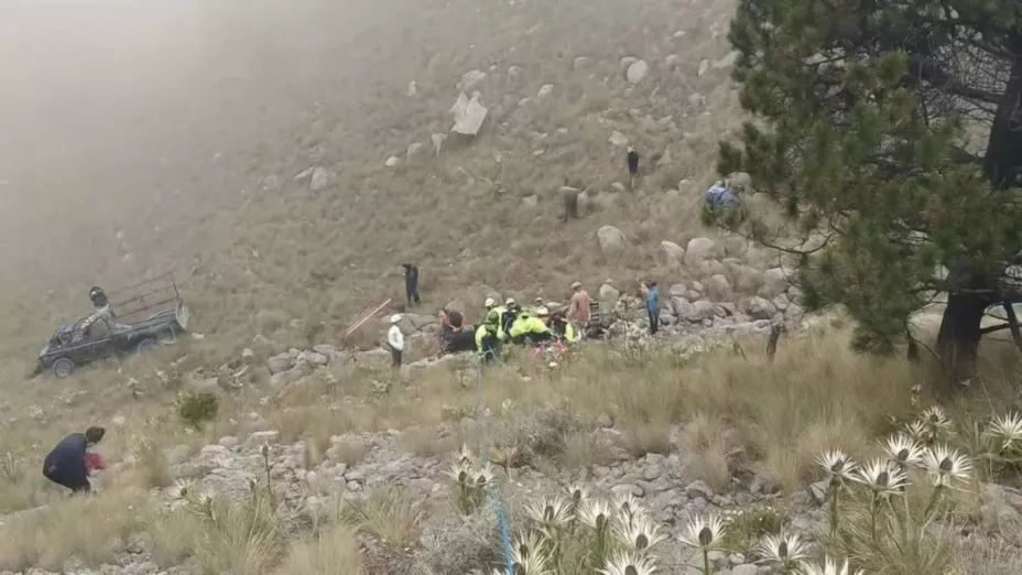Fatal volcadura en el Nevado de Toluca deja un muerto y 11 heridos; cierran el parque indefinidamente.jpg