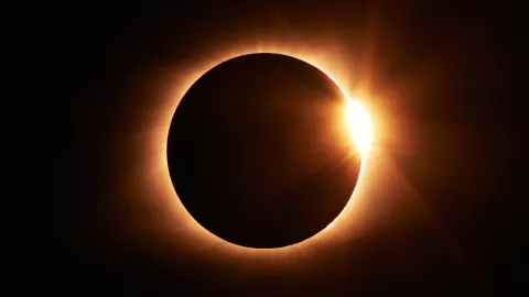¿Cuándo y cómo ver el eclipse lunar parcial en México?