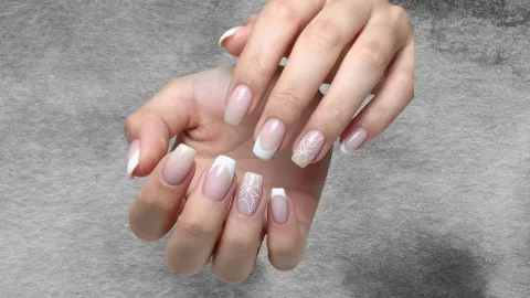 Francesa moderna en Cloud Dancer