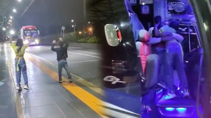 Conductor se detiene para abrazar a sus hijos.