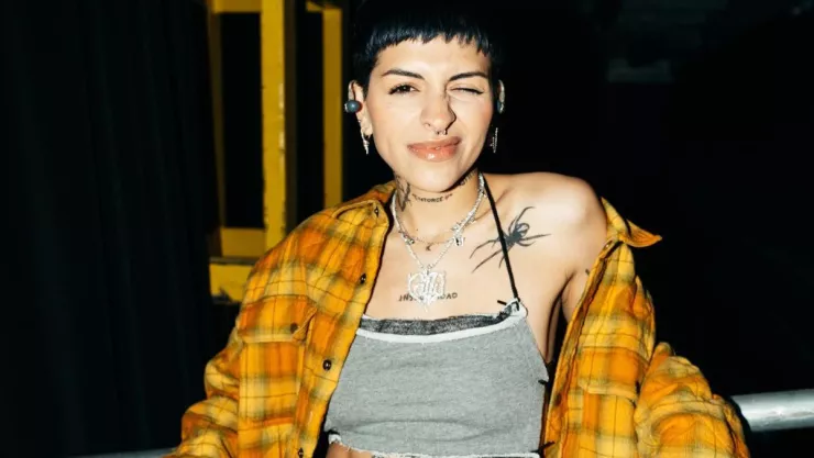 Cazzu comparte que lee tres libros en simultáneo; ¿cuáles son?