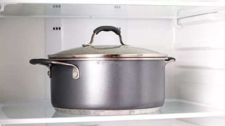 Guardar una olla en el refrigerador