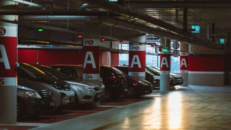Estacionamientos de CDMX deberán pagar daños y robo de vehículos tras nueva medida