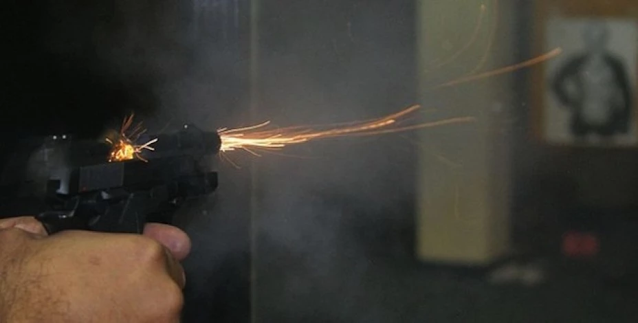 Los individuos sacaron sus armas de fuego y comenzaron a disparar