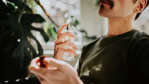 Los mejores perfumes para hombre según la IA