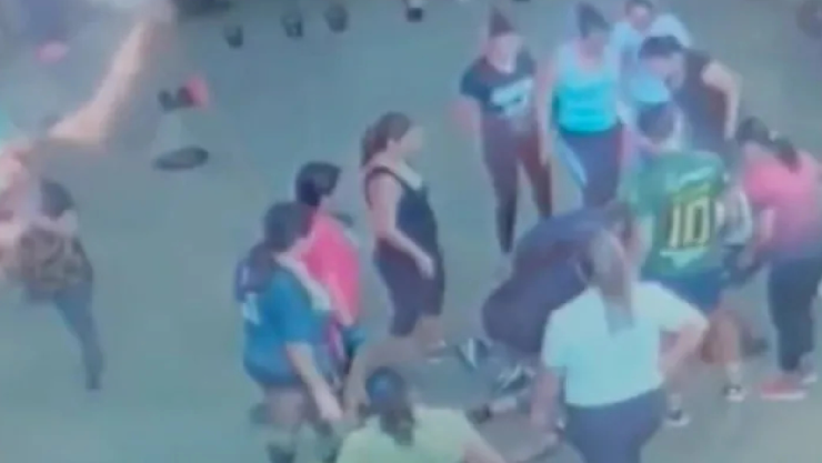 Fuerte video Mujer fallece súbitamente mientras ejercitaba en el gym