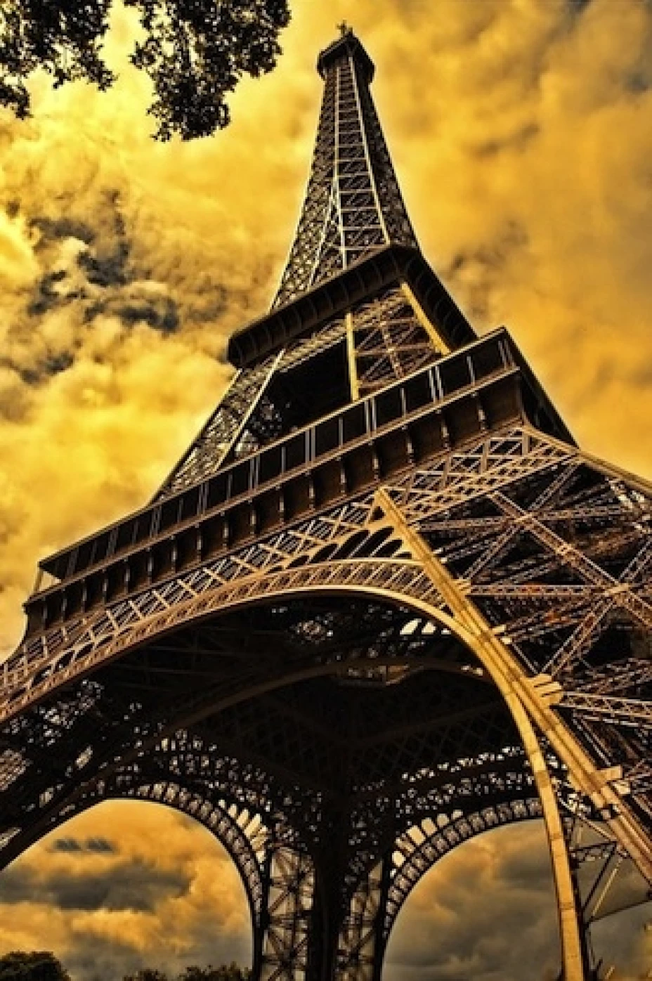 La emblemática Torre Eiffel de París, permanece cerrada por huelga de los trabajadores