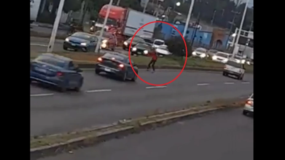 Hombre finge ser arrollado y termina atropellado de verdad