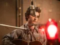 Su nominación a los Oscars por ‘Un completo desconocido’ lo convierte en el actor más joven en recibir dos nominaciones a Mejor Actor, un logro que comparte con James Dean.
Crédito: Searchlight Pictures