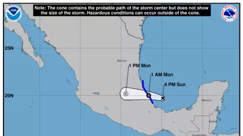 Al transformarse en tormenta tropical “Chris” seguirá avanzando por México