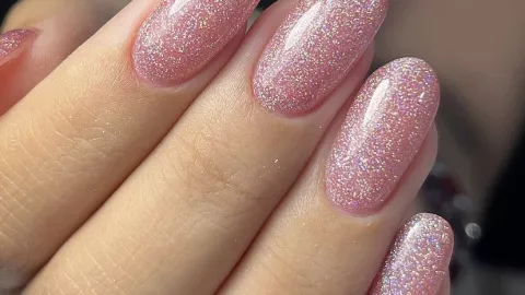 11 diseños de uñas rosas que se ven elegantes si las llevas al gym o a cualquier deporte