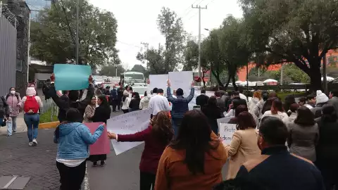Trabajadores del Poder Judicial de la Federación cierran la vialidad en la carretera Picacho-Ajusco