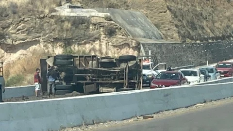 volcadura autopista vía atlixcáyotl puebla hoy